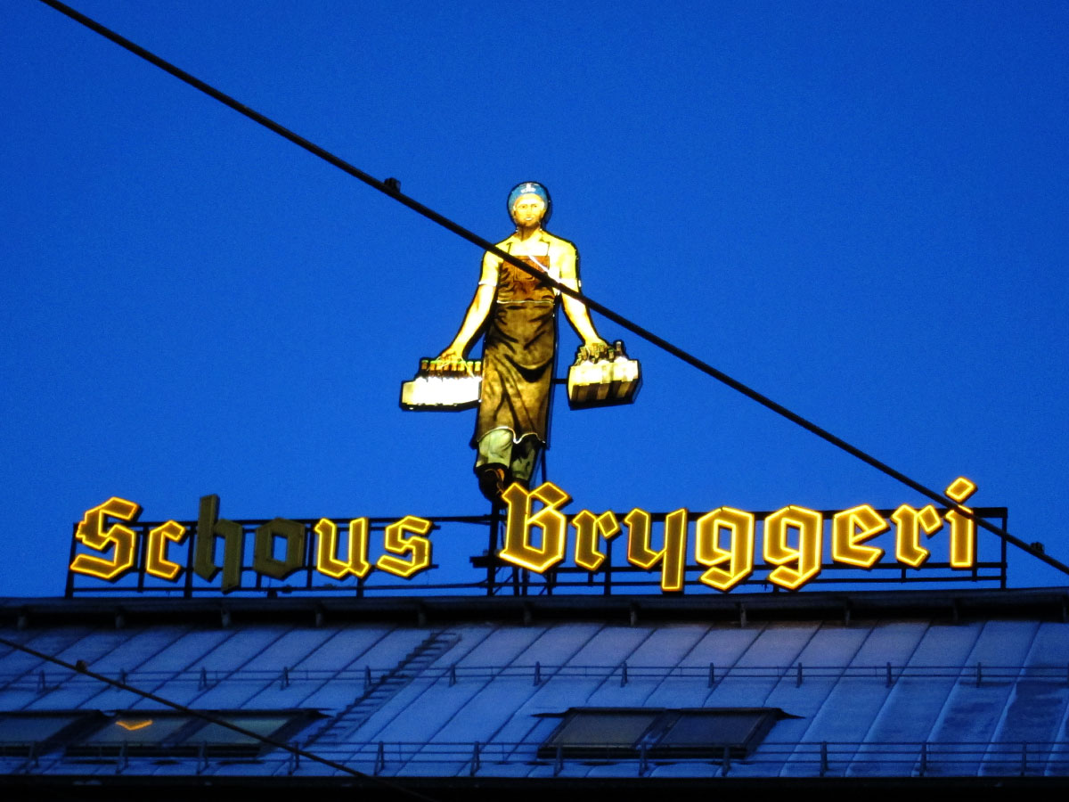 Schous Bryggeri lysskilt