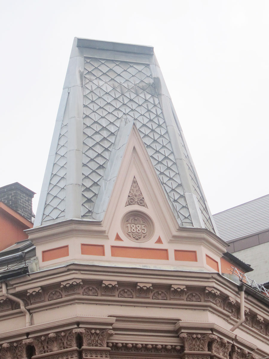 1885